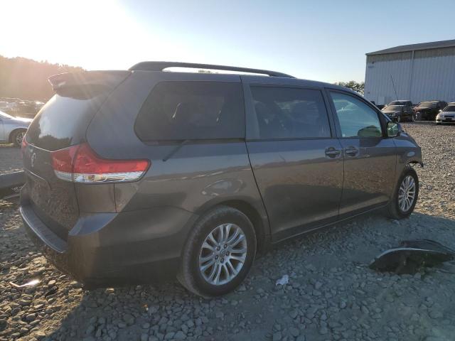 Photo 2 VIN: 5TDYK3DC9BS136517 - TOYOTA SIENNA XLE 