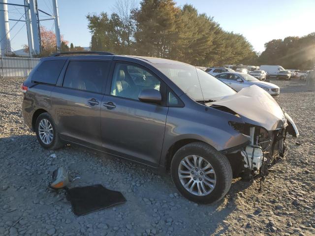 Photo 3 VIN: 5TDYK3DC9BS136517 - TOYOTA SIENNA XLE 