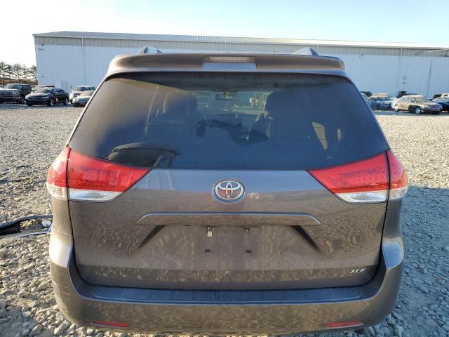 Photo 5 VIN: 5TDYK3DC9BS136517 - TOYOTA SIENNA XLE 