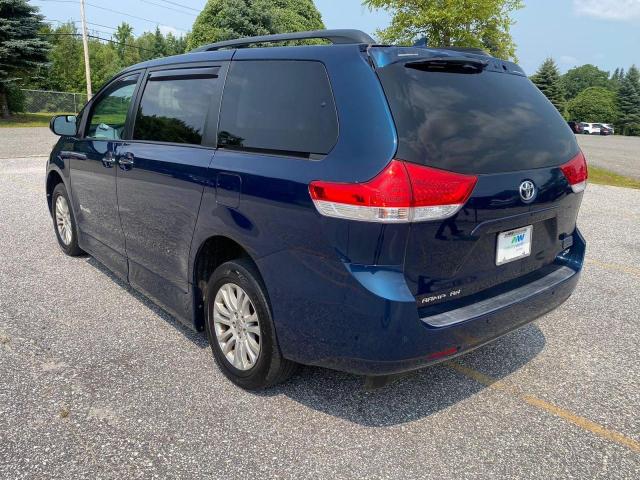 Photo 2 VIN: 5TDYK3DC9BS137229 - TOYOTA SIENNA XLE 