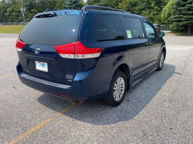 Photo 3 VIN: 5TDYK3DC9BS137229 - TOYOTA SIENNA XLE 