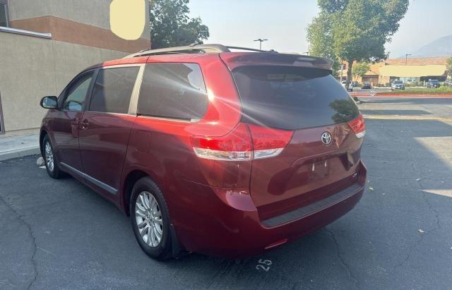 Photo 2 VIN: 5TDYK3DC9BS140955 - TOYOTA SIENNA XLE 