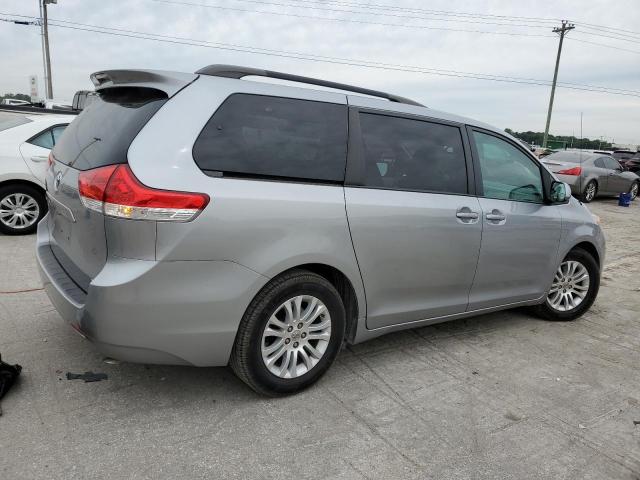 Photo 2 VIN: 5TDYK3DC9CS243682 - TOYOTA SIENNA XLE 