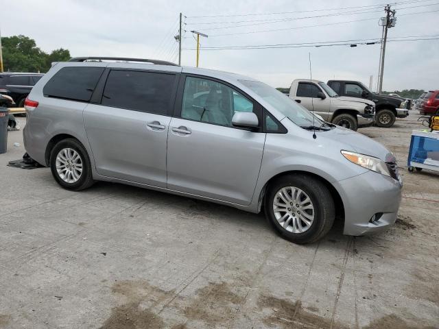 Photo 3 VIN: 5TDYK3DC9CS243682 - TOYOTA SIENNA XLE 