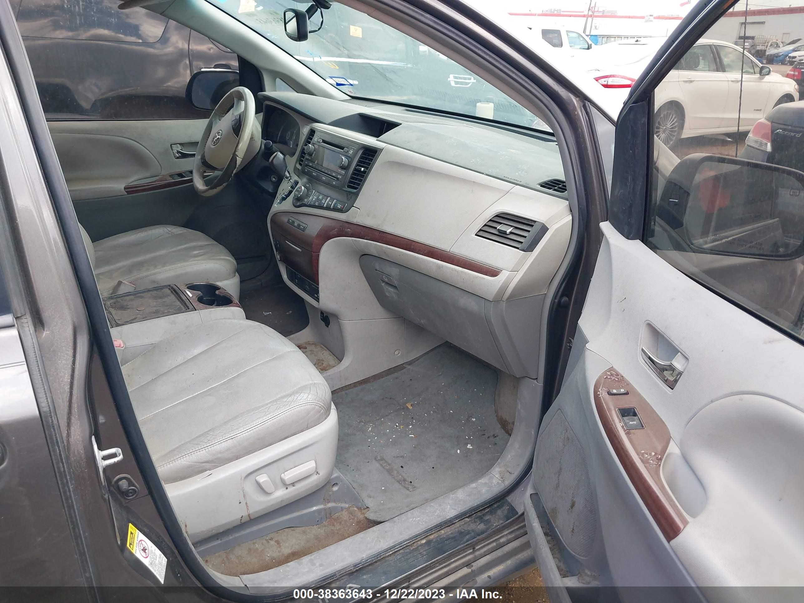 Photo 4 VIN: 5TDYK3DC9CS249515 - TOYOTA SIENNA 