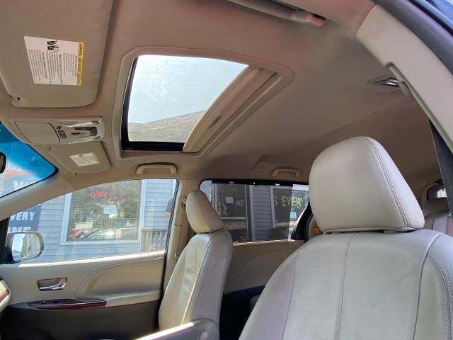 Photo 9 VIN: 5TDYK3DC9CS250728 - TOYOTA SIENNA XLE 