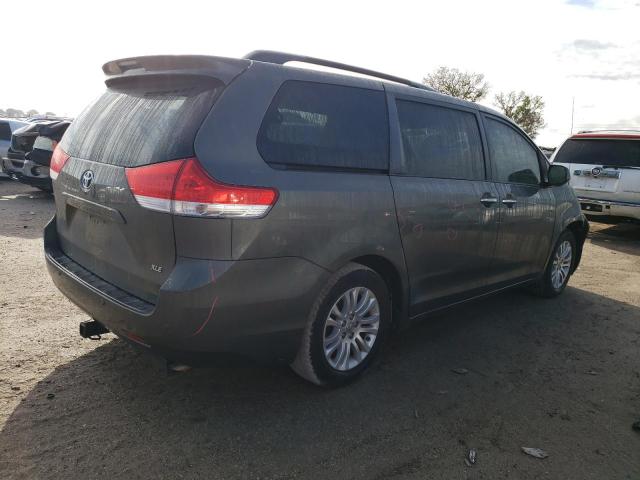 Photo 2 VIN: 5TDYK3DC9CS258845 - TOYOTA SIENNA XLE 