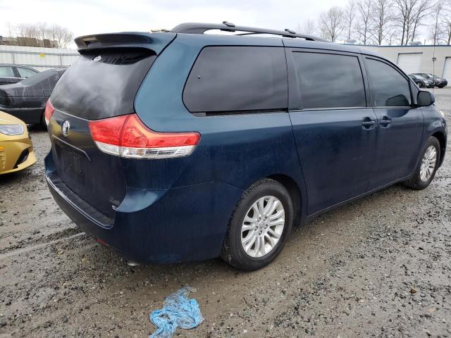 Photo 2 VIN: 5TDYK3DC9CS262829 - TOYOTA SIENNA XLE 