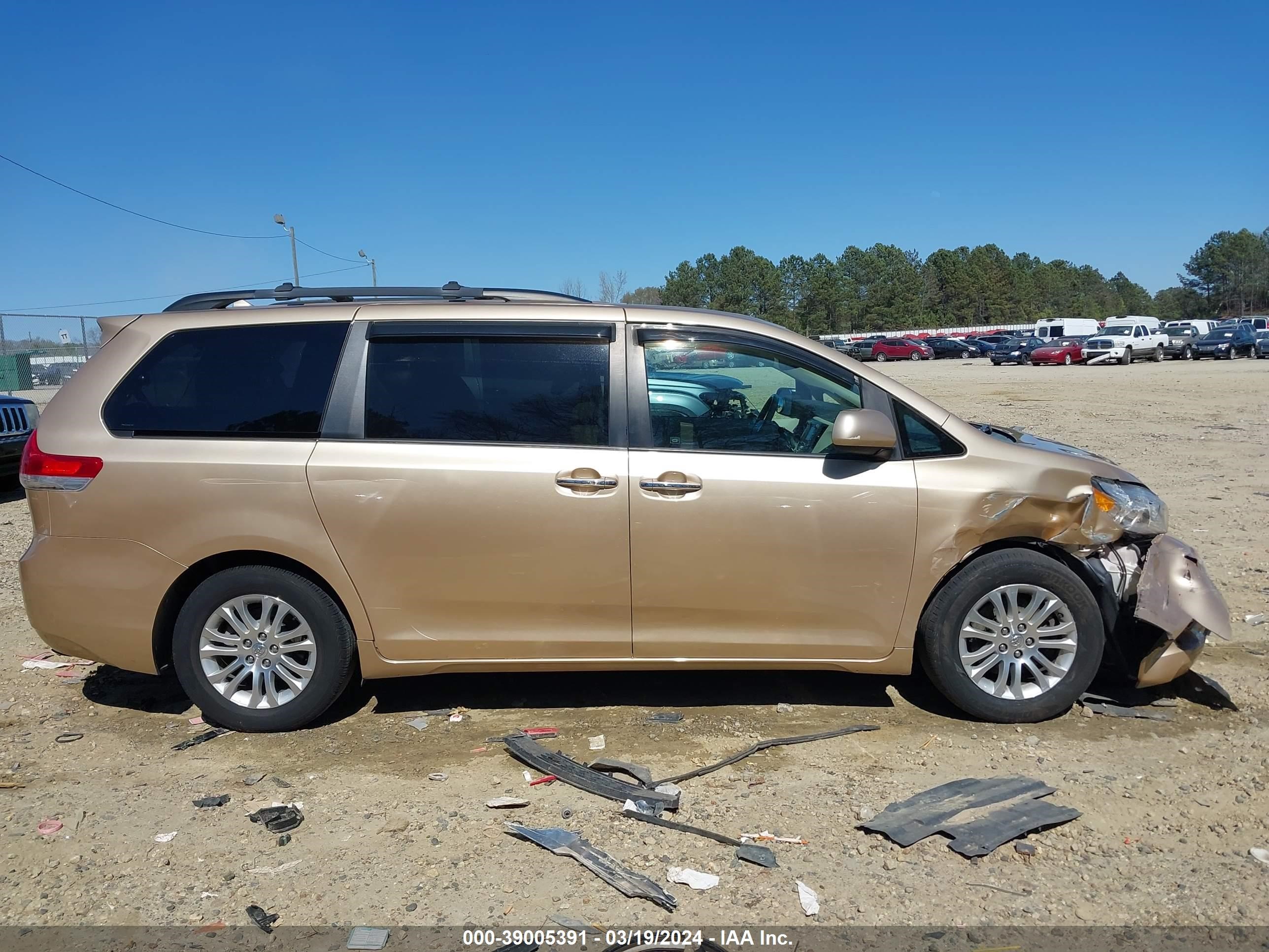 Photo 12 VIN: 5TDYK3DC9CS277931 - TOYOTA SIENNA 