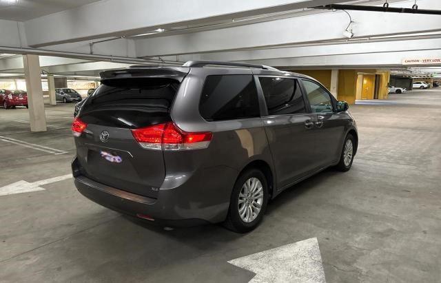 Photo 3 VIN: 5TDYK3DC9DS295282 - TOYOTA SIENNA XLE 