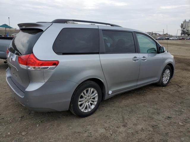 Photo 2 VIN: 5TDYK3DC9DS342889 - TOYOTA SIENNA XLE 