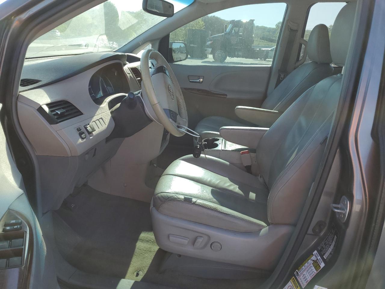 Photo 6 VIN: 5TDYK3DC9DS367310 - TOYOTA SIENNA 