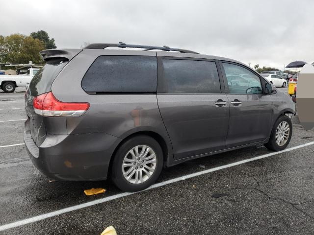 Photo 2 VIN: 5TDYK3DC9DS394247 - TOYOTA SIENNA XLE 