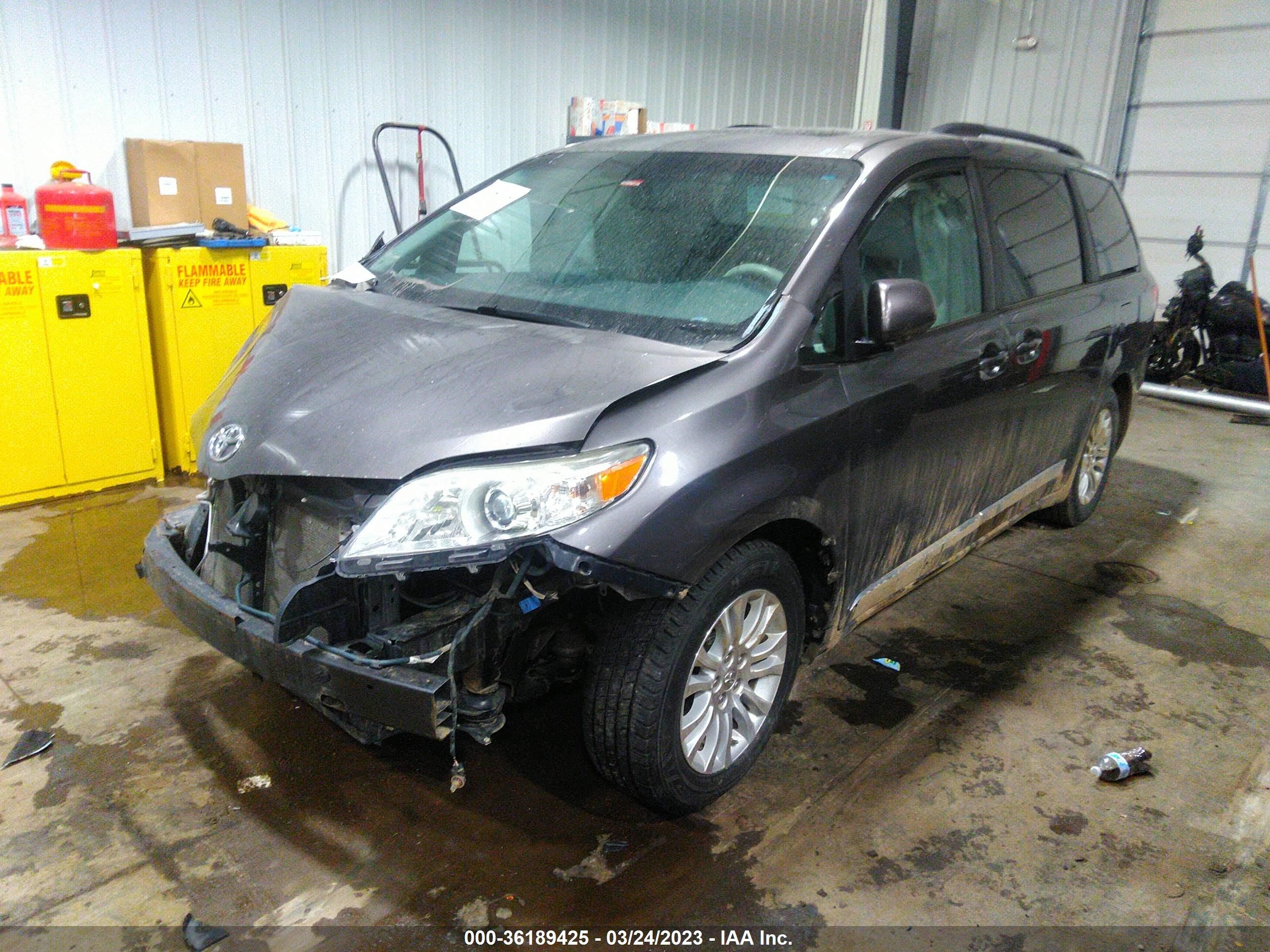 Photo 1 VIN: 5TDYK3DC9DS404789 - TOYOTA SIENNA 