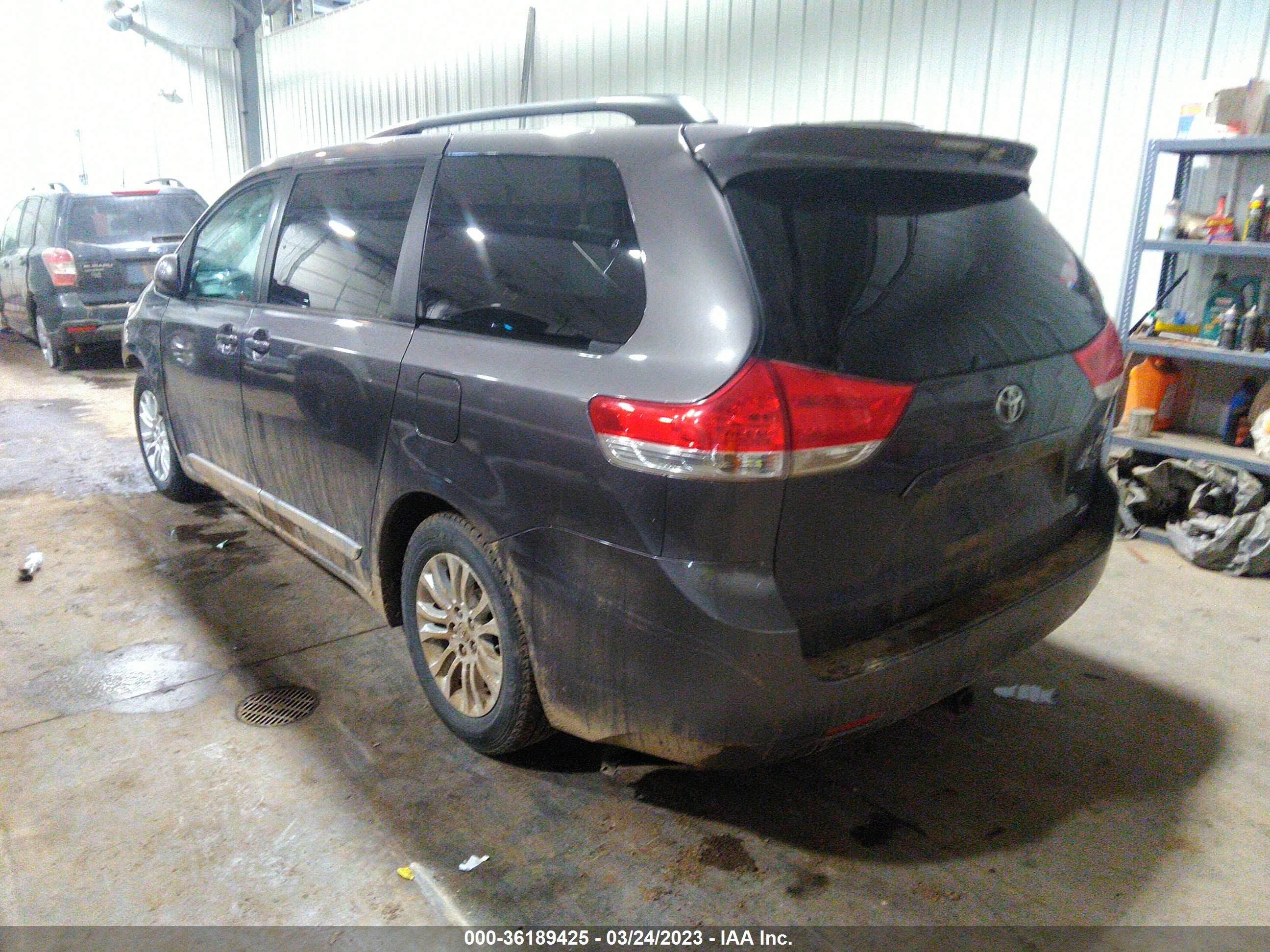 Photo 2 VIN: 5TDYK3DC9DS404789 - TOYOTA SIENNA 