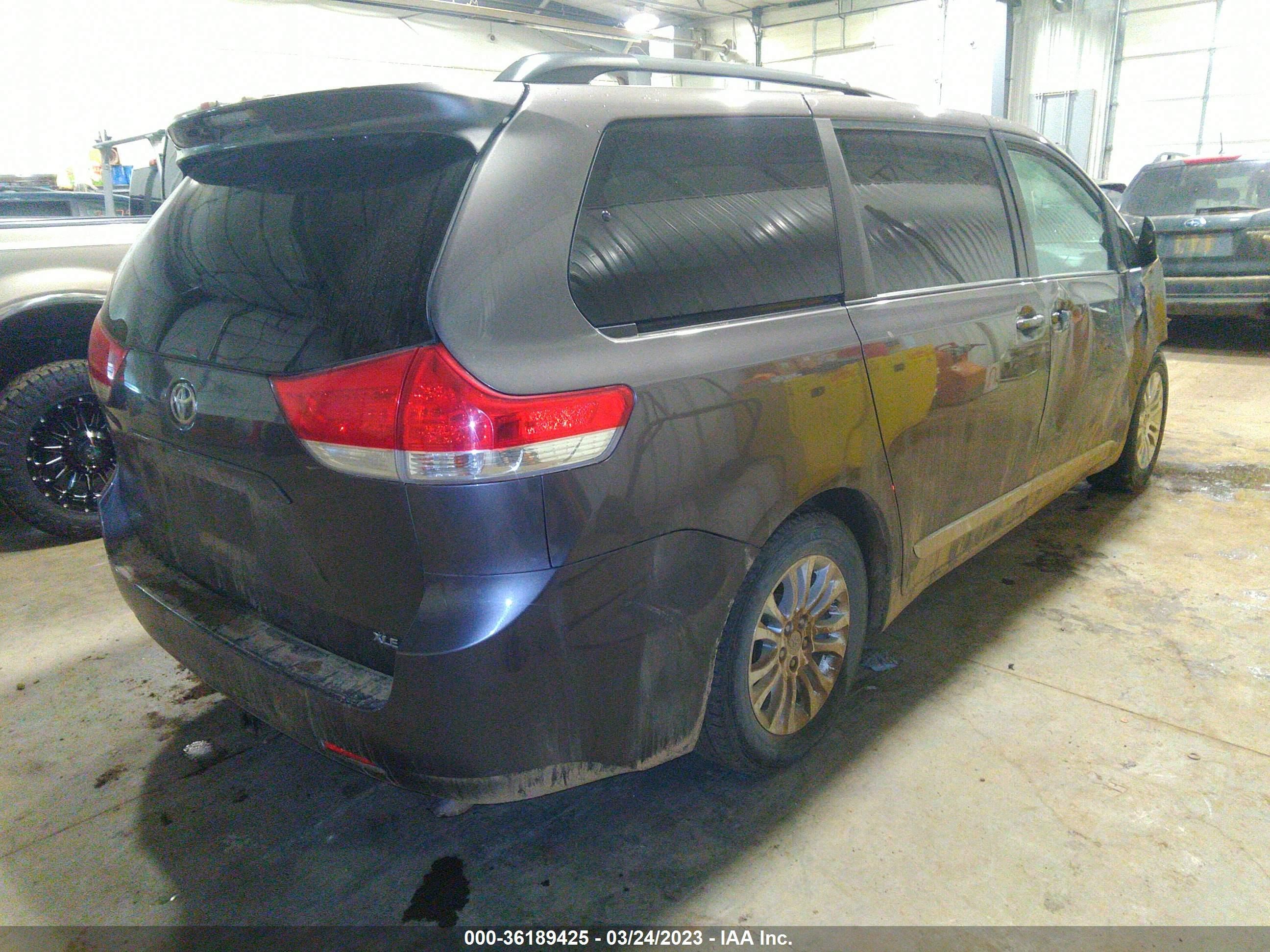 Photo 3 VIN: 5TDYK3DC9DS404789 - TOYOTA SIENNA 