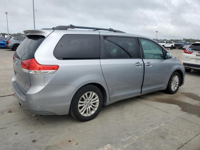 Photo 2 VIN: 5TDYK3DC9ES432481 - TOYOTA SIENNA XLE 