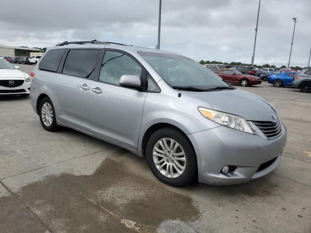 Photo 3 VIN: 5TDYK3DC9ES432481 - TOYOTA SIENNA XLE 