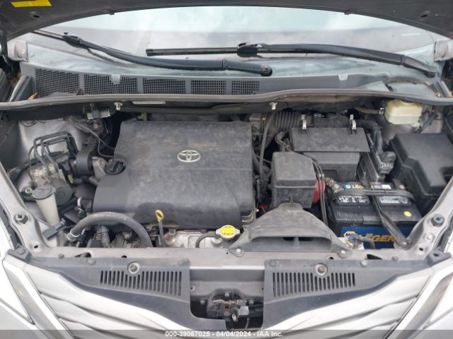 Photo 9 VIN: 5TDYK3DC9ES520768 - TOYOTA SIENNA 