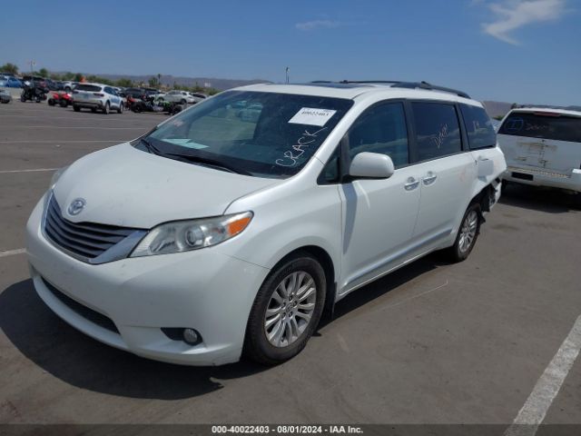 Photo 1 VIN: 5TDYK3DC9FS592619 - TOYOTA SIENNA XLE 