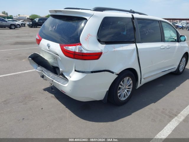 Photo 3 VIN: 5TDYK3DC9FS592619 - TOYOTA SIENNA XLE 