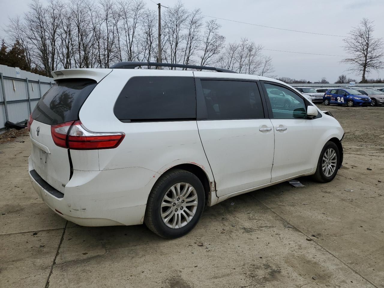 Photo 2 VIN: 5TDYK3DC9FS676990 - TOYOTA SIENNA 