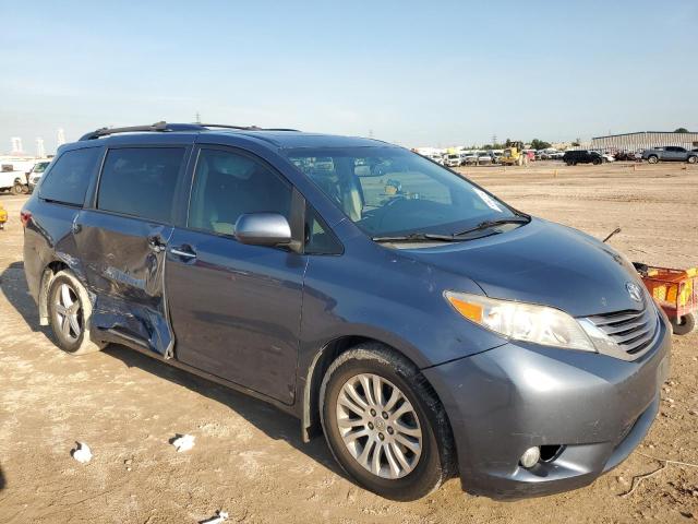 Photo 3 VIN: 5TDYK3DC9GS697307 - TOYOTA SIENNA XLE 