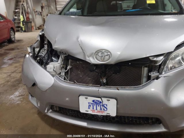 Photo 5 VIN: 5TDYK3DC9GS697615 - TOYOTA SIENNA 