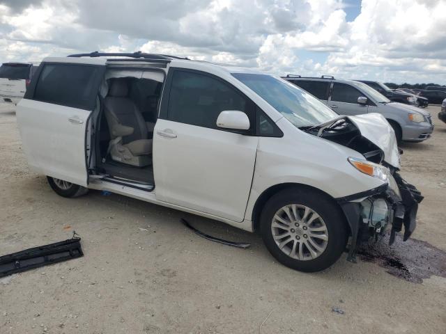 Photo 3 VIN: 5TDYK3DC9GS698487 - TOYOTA SIENNA XLE 