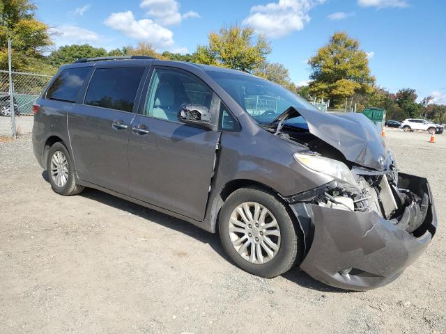 Photo 3 VIN: 5TDYK3DC9GS749793 - TOYOTA SIENNA XLE 