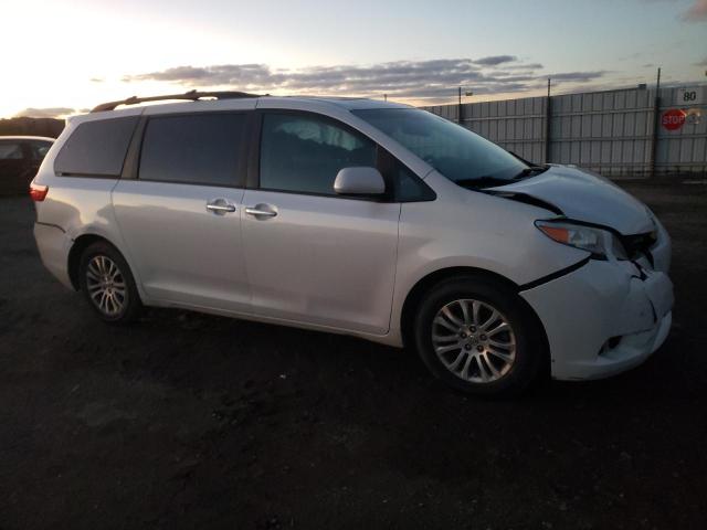 Photo 3 VIN: 5TDYK3DC9GS755187 - TOYOTA SIENNA XLE 