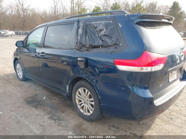 Photo 2 VIN: 5TDYK3DCXBS005001 - TOYOTA SIENNA 