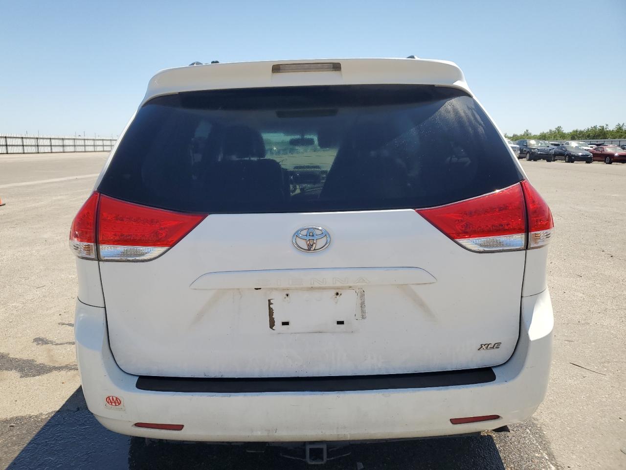 Photo 5 VIN: 5TDYK3DCXBS009615 - TOYOTA SIENNA 