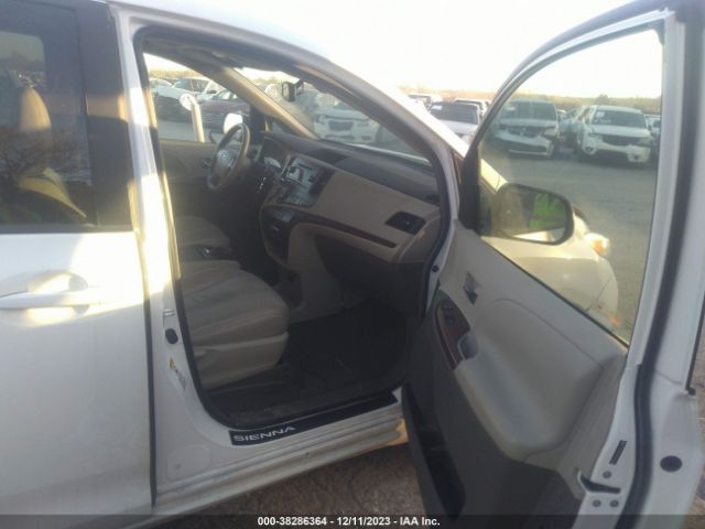 Photo 4 VIN: 5TDYK3DCXBS022509 - TOYOTA SIENNA 