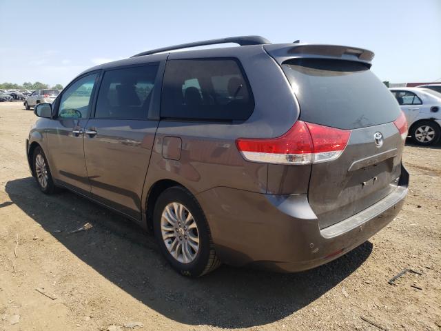 Photo 2 VIN: 5TDYK3DCXBS026608 - TOYOTA SIENNA XLE 