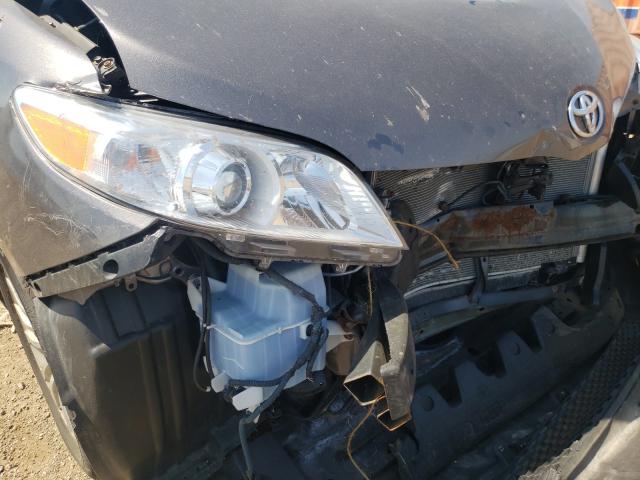 Photo 8 VIN: 5TDYK3DCXBS026608 - TOYOTA SIENNA XLE 