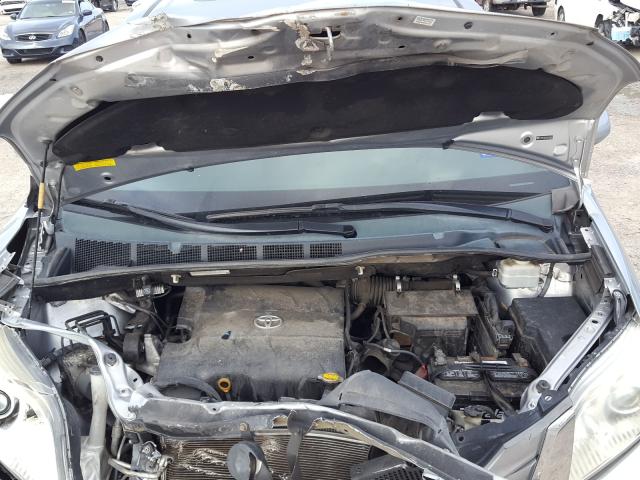 Photo 6 VIN: 5TDYK3DCXBS072858 - TOYOTA SIENNA XLE 