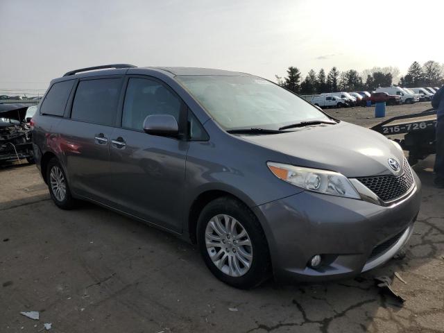 Photo 3 VIN: 5TDYK3DCXBS107186 - TOYOTA SIENNA XLE 