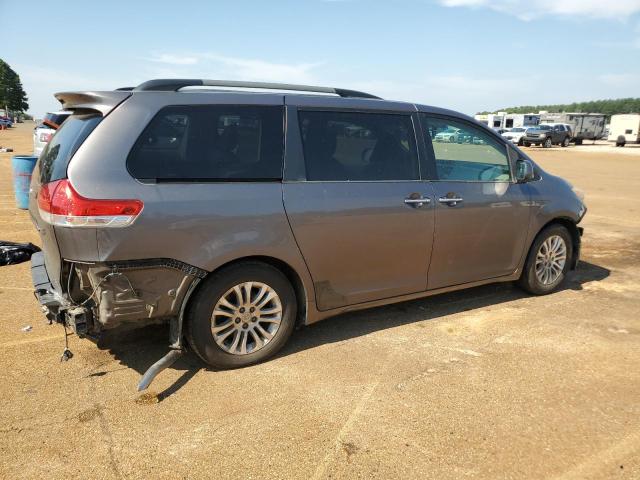 Photo 2 VIN: 5TDYK3DCXBS120374 - TOYOTA SIENNA XLE 