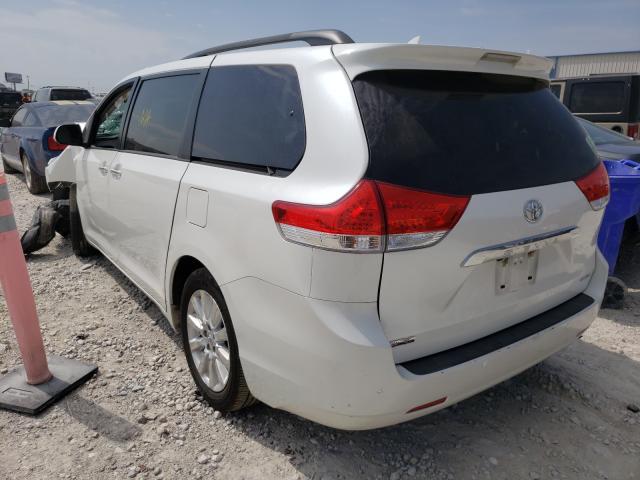 Photo 2 VIN: 5TDYK3DCXBS129575 - TOYOTA SIENNA XLE 