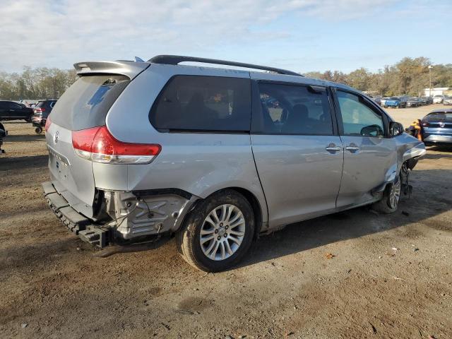 Photo 2 VIN: 5TDYK3DCXCS180673 - TOYOTA SIENNA XLE 