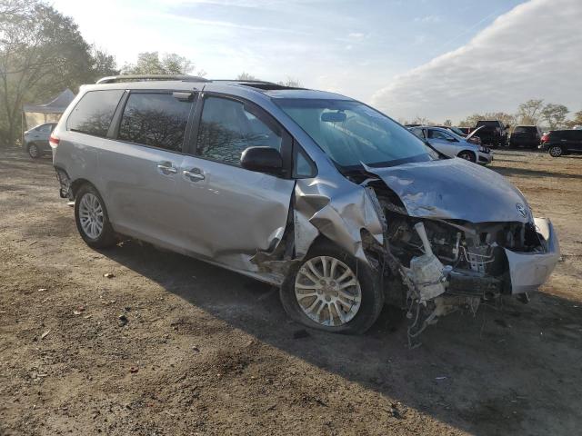 Photo 3 VIN: 5TDYK3DCXCS180673 - TOYOTA SIENNA XLE 