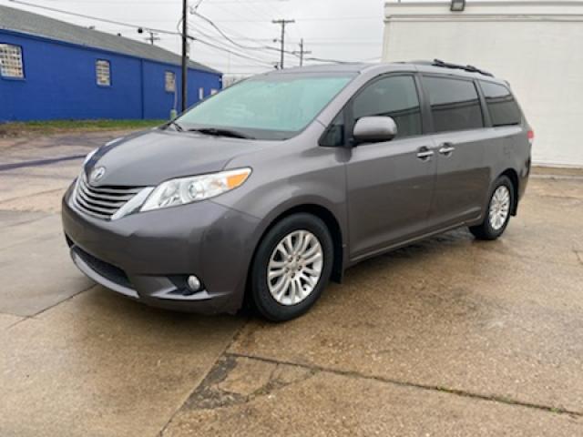 Photo 1 VIN: 5TDYK3DCXCS193679 - TOYOTA SIENNA XLE 