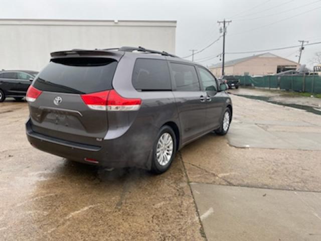 Photo 3 VIN: 5TDYK3DCXCS193679 - TOYOTA SIENNA XLE 