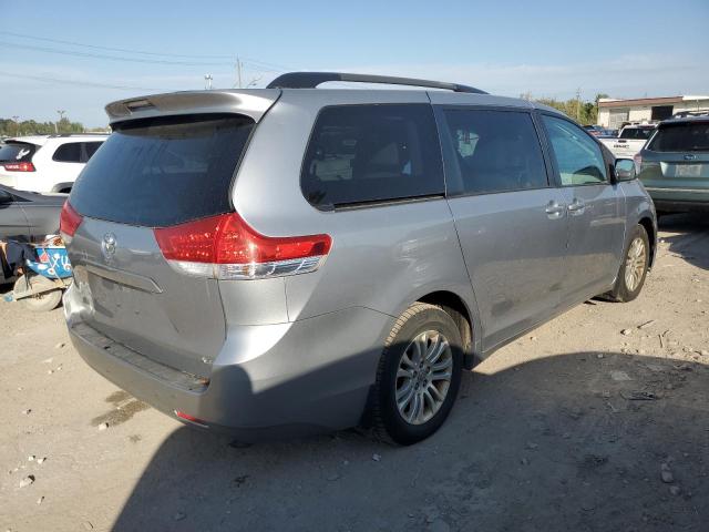 Photo 2 VIN: 5TDYK3DCXCS199210 - TOYOTA SIENNA XLE 