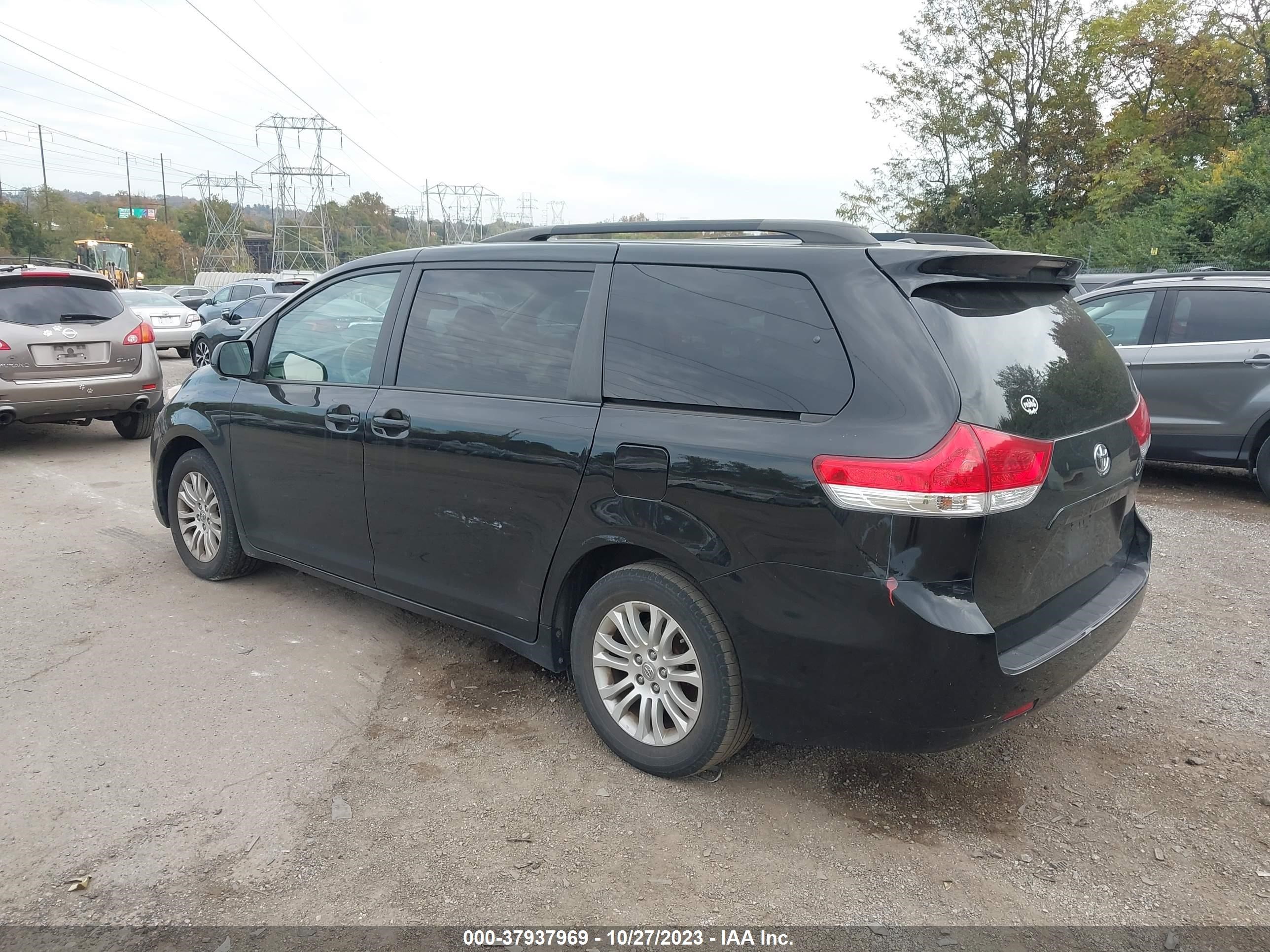 Photo 2 VIN: 5TDYK3DCXCS229984 - TOYOTA SIENNA 