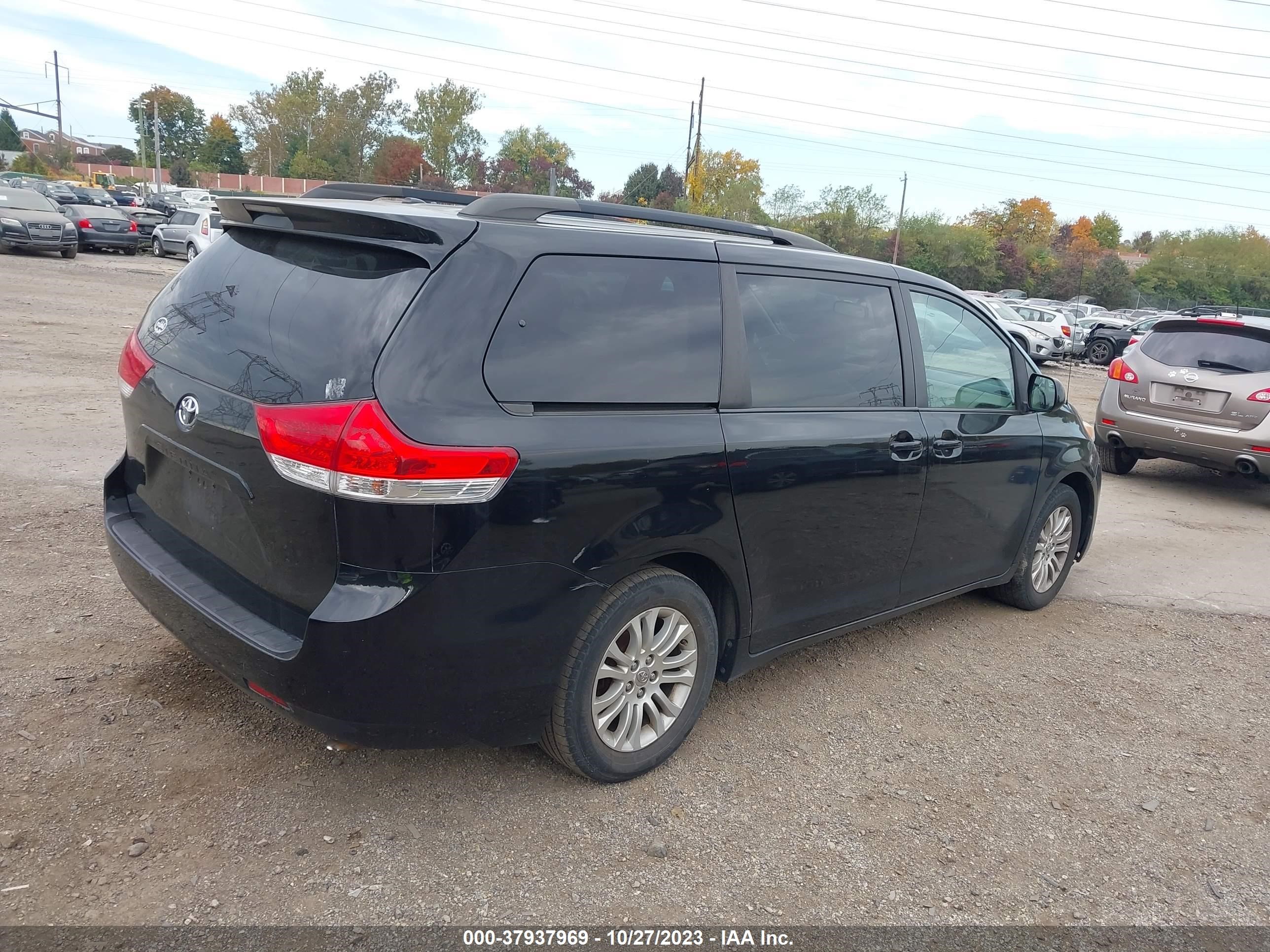 Photo 3 VIN: 5TDYK3DCXCS229984 - TOYOTA SIENNA 