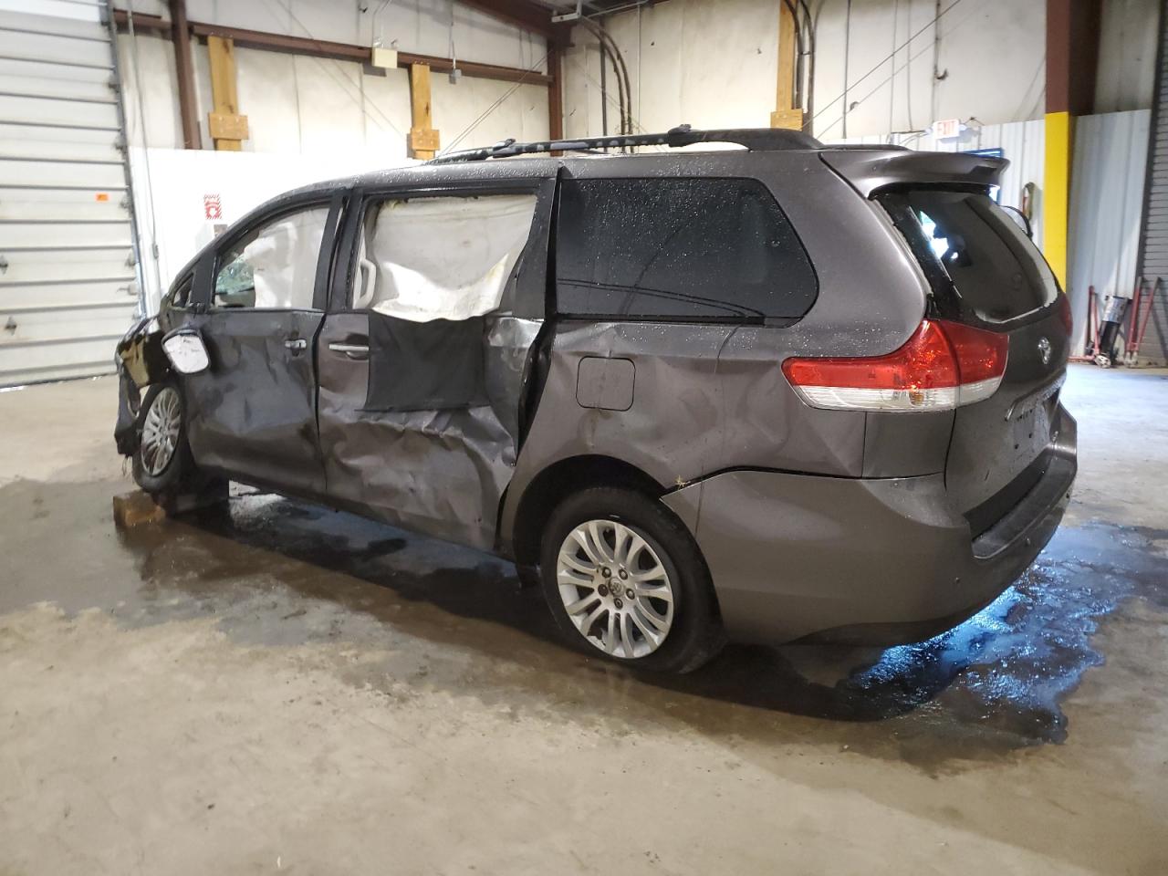 Photo 1 VIN: 5TDYK3DCXCS235641 - TOYOTA SIENNA 