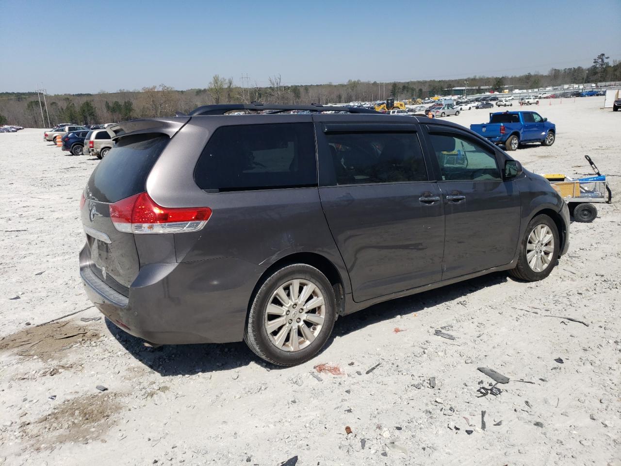 Photo 2 VIN: 5TDYK3DCXCS236868 - TOYOTA SIENNA 