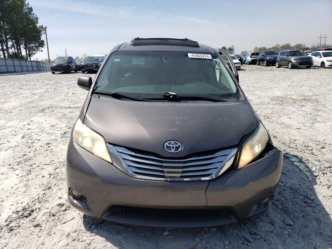 Photo 4 VIN: 5TDYK3DCXCS236868 - TOYOTA SIENNA 